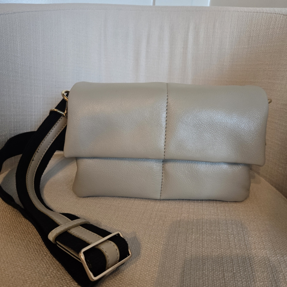 Elegant Cream Leather Shoulder Bag